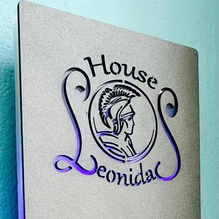 Leonidas House Parga Luaran gambar