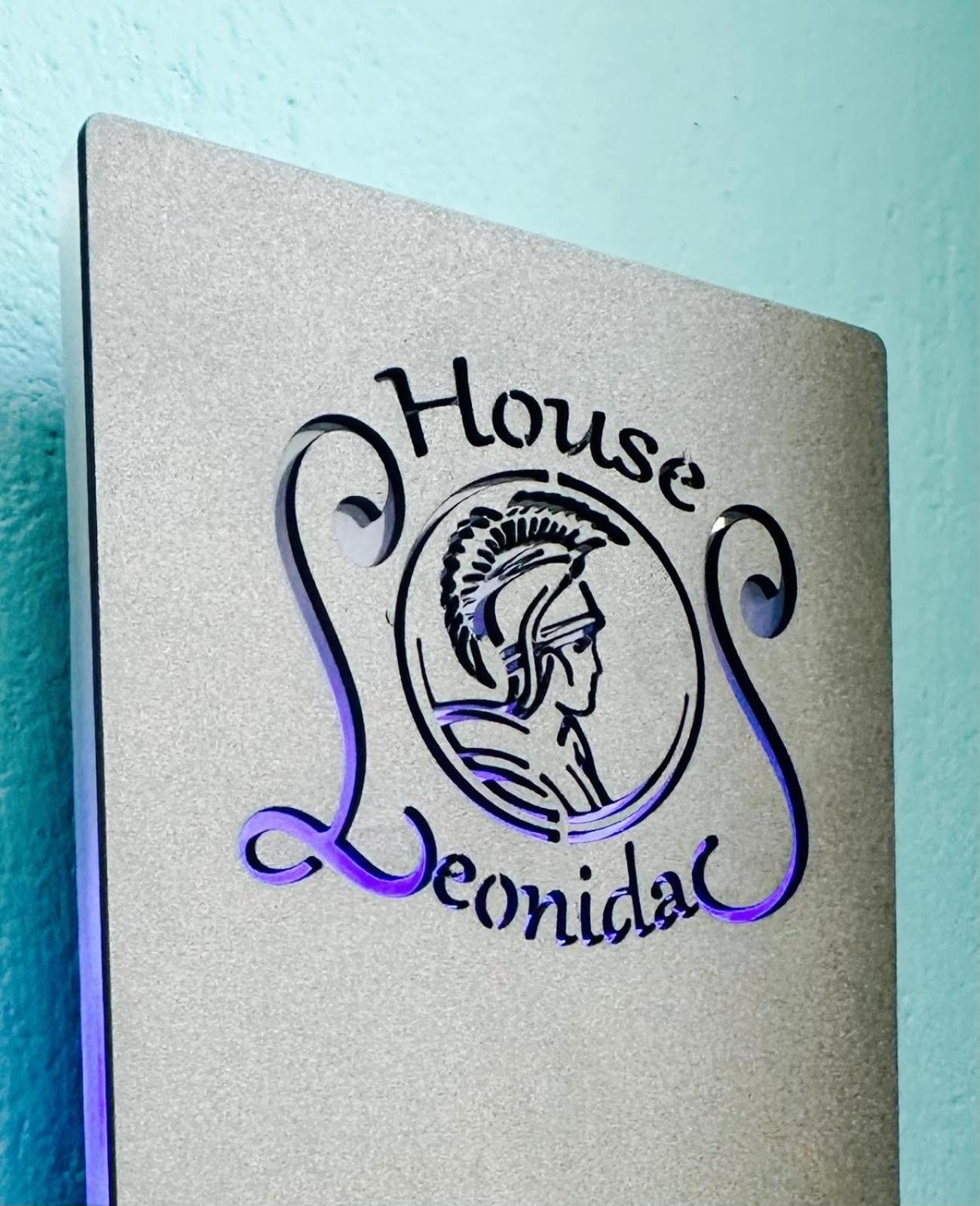 Leonidas House Parga Luaran gambar